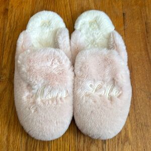 Mom Life Slippers NWOT Womens Size US 9-10
